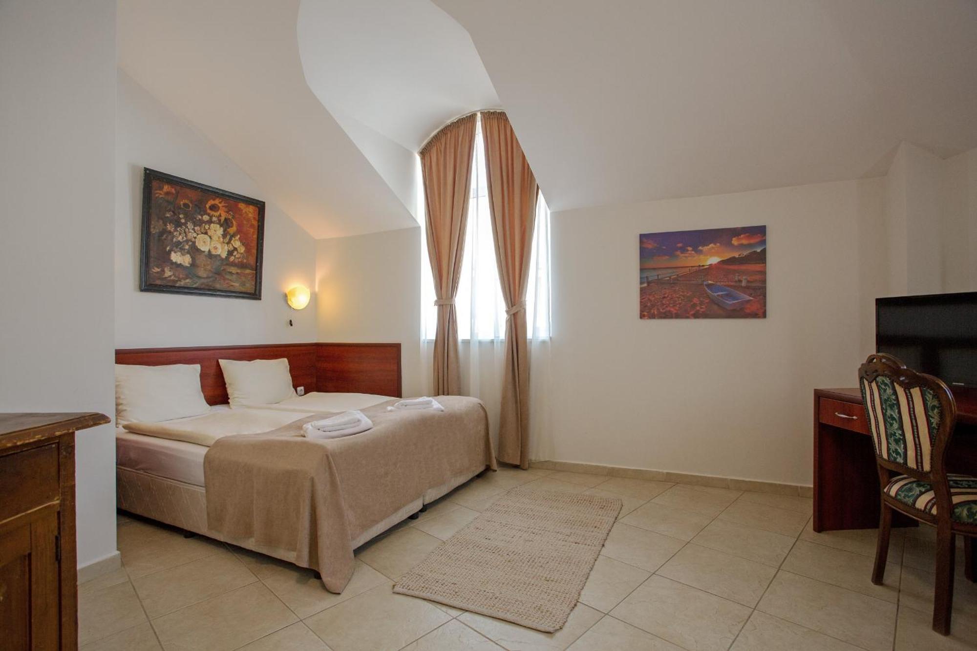 Hotel Central Balchik Exterior photo