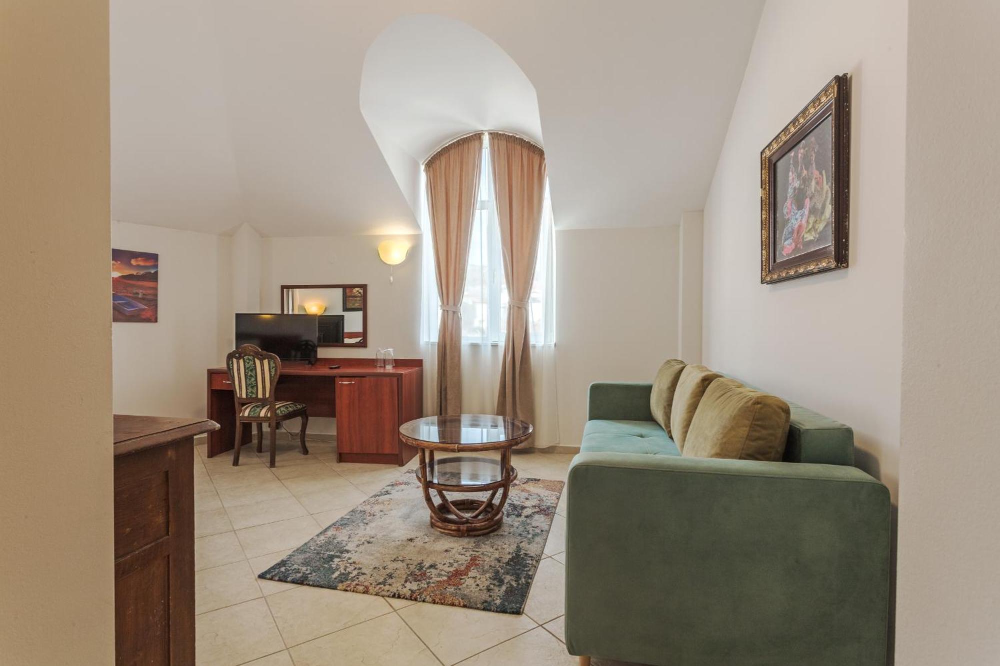 Hotel Central Balchik Exterior photo